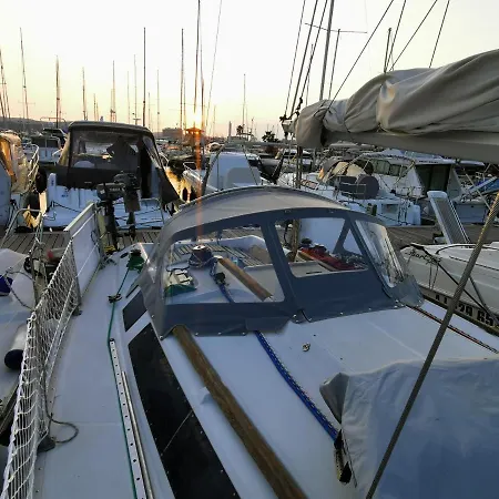 Nuit En Mer Botel